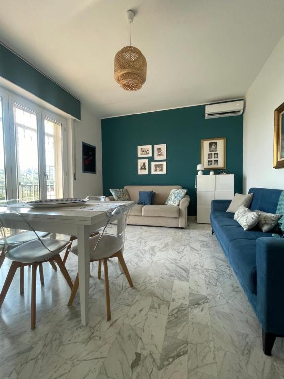 a living room with a table and a couch at Manie di mare bikers friendly in Finale Ligure