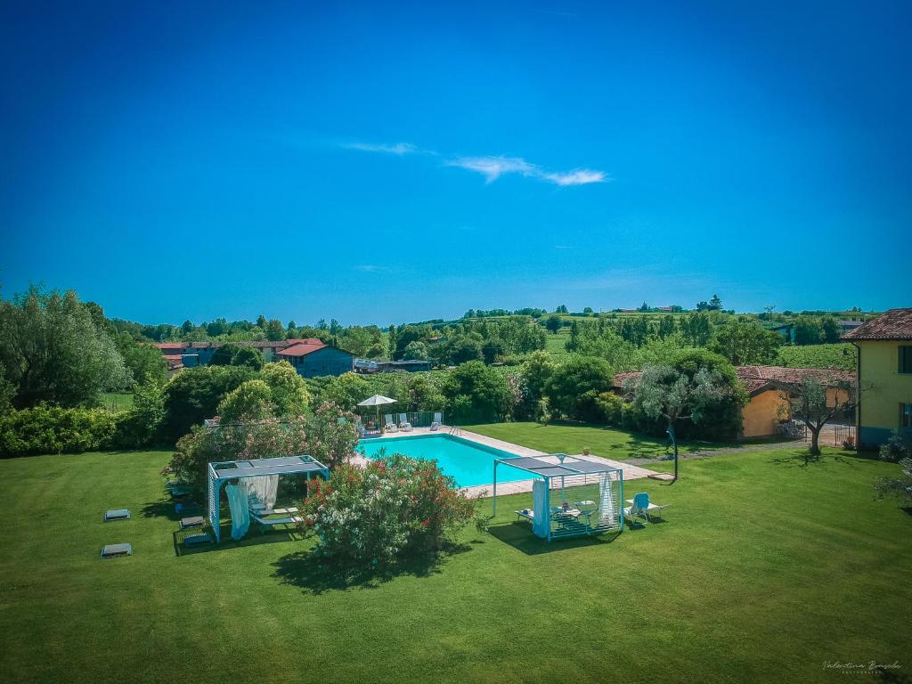 an aerial view of a yard with a swimming pool at Preseglie Lake Garda in Desenzano del Garda