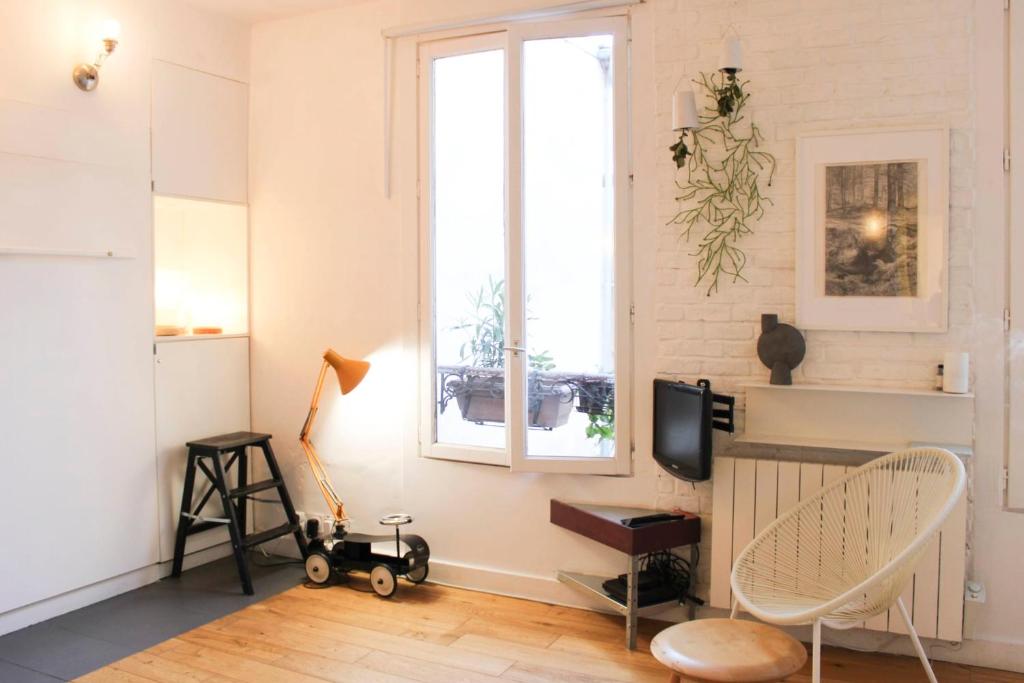 Charming studio with courtyard near Père-Lachaise