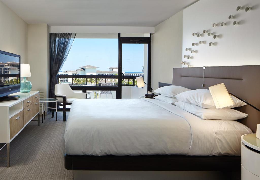 Waterstone Resort & Marina Boca Raton, Curio Collection by Hilton - 