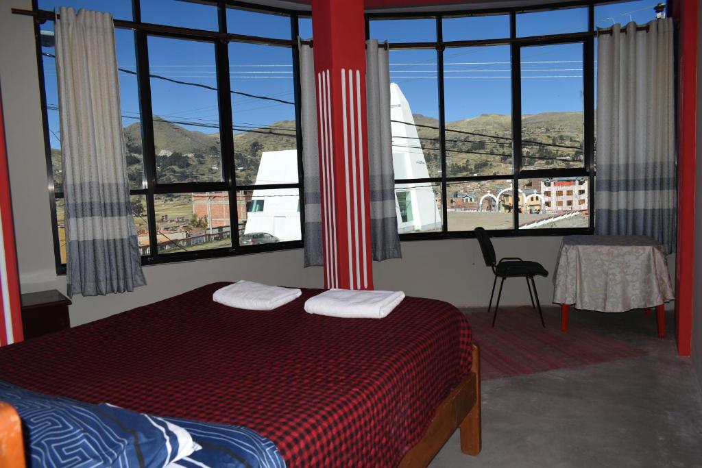 a bedroom with a bed and windows with a view at Nexus Hotel & Coworking in Copacabana
