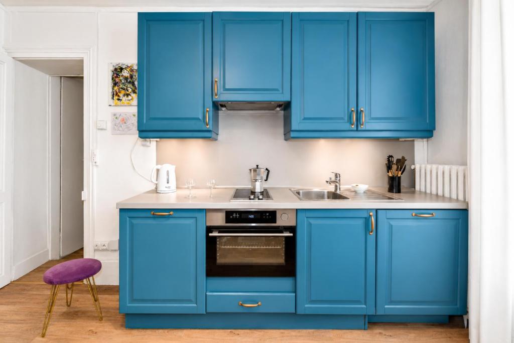 Paris central tiny apartment for 6 persons