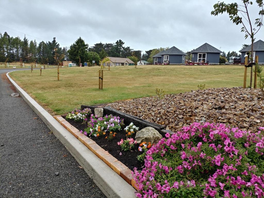 Zahrada ubytování Pineacres Motel and Park