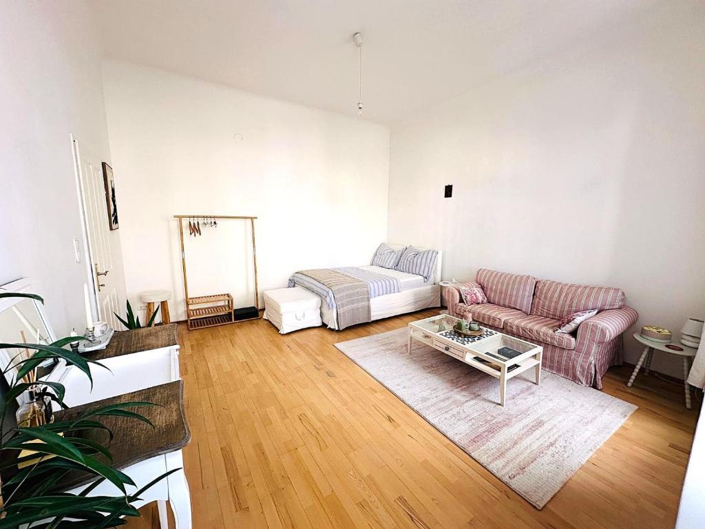 Apartment with 2 bedrooms and a small living room