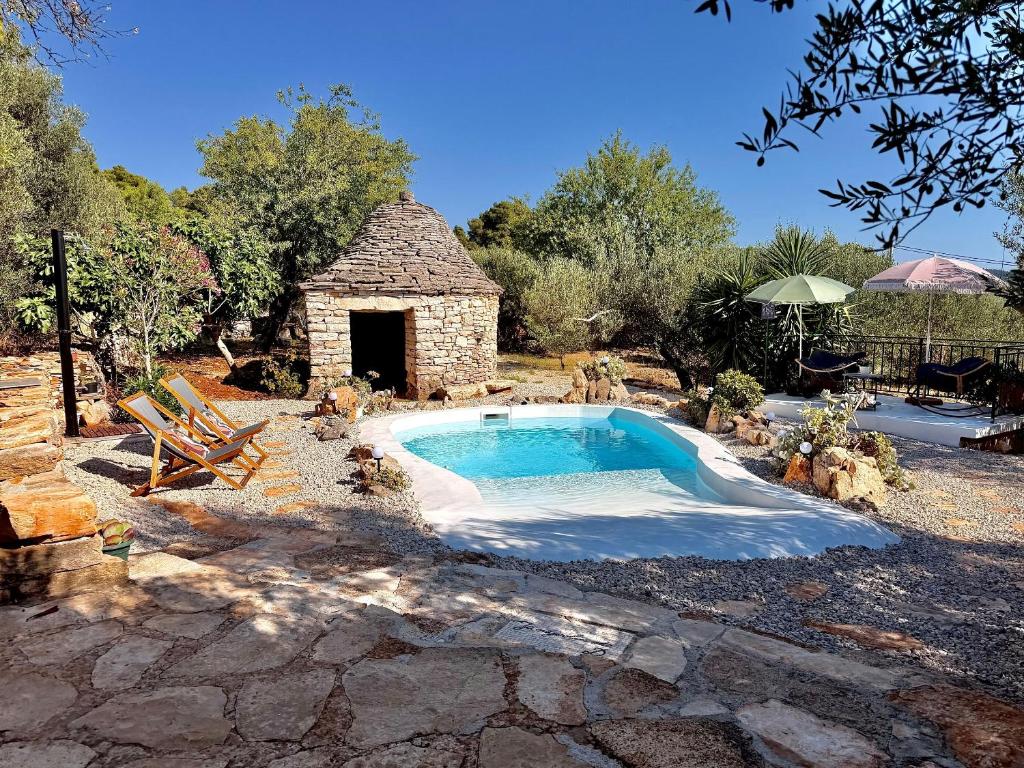 a swimming pool in a yard with a stone building at House Darin dvor in Vela Luka