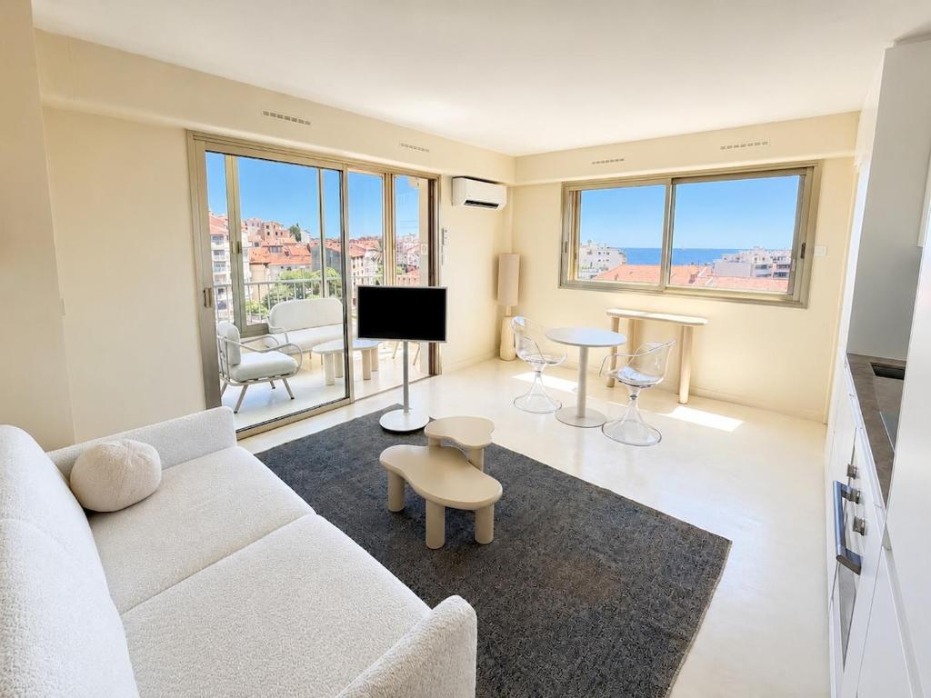 Premium Suite with Panoramic Sea Views Cannes