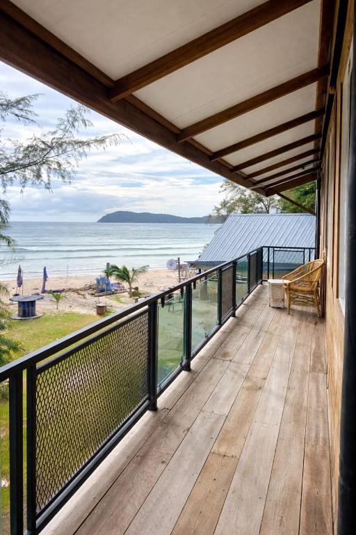 a balcony with a view of the beach at Seaside Dorm Cenang in Pulau Tepur
