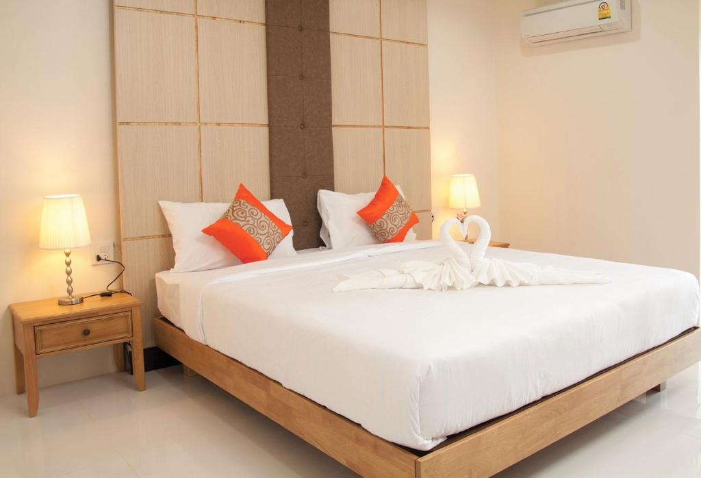 Postel nebo postele na pokoji v ubytování JS Residence Krabi