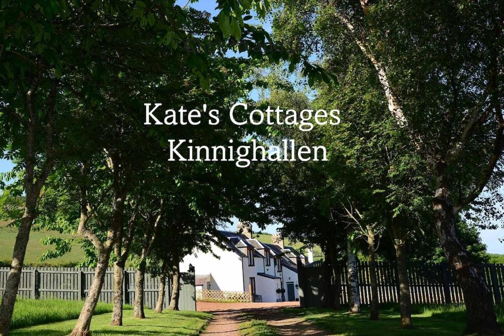 a sign that says katecks coffees kimkritiken at Kates Cottages Kinnighallen in Spott