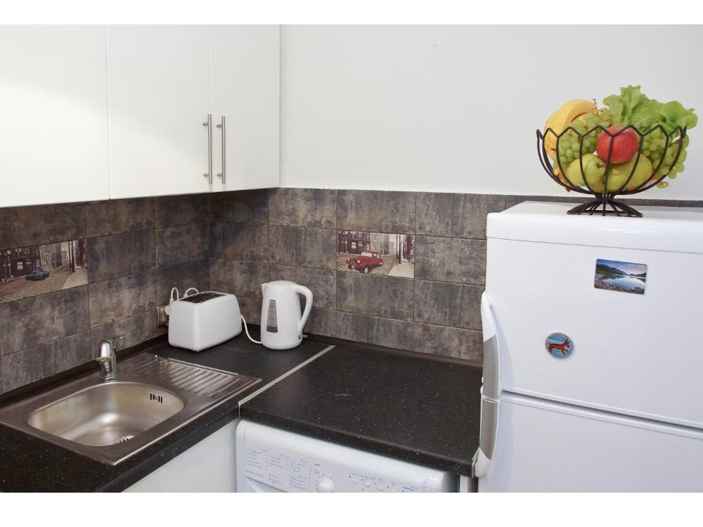 Kuchyňa alebo kuchynka v ubytovaní Srebrna Warsaw Apartment