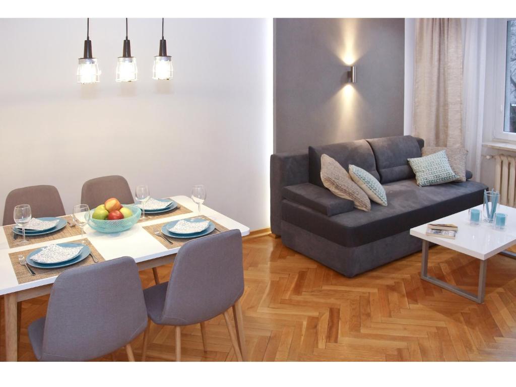 Posedenie v ubytovaní Srebrna Warsaw Apartment