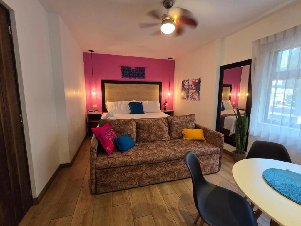 a living room with a couch and a bed at Dk5 Complete studio in La Zona Viva in Guatemala