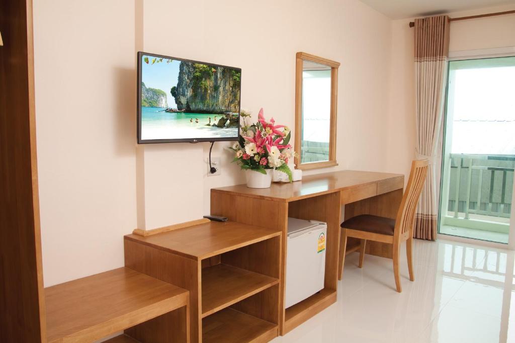 TV a/nebo společenská místnost v ubytování JS Residence Krabi