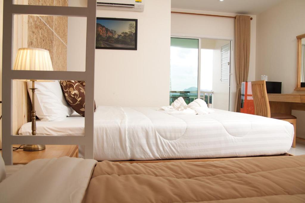 Postel nebo postele na pokoji v ubytování JS Residence Krabi