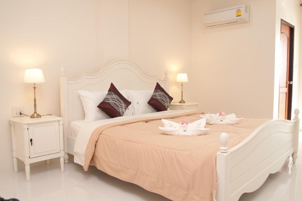 Postel nebo postele na pokoji v ubytování JS Residence Krabi