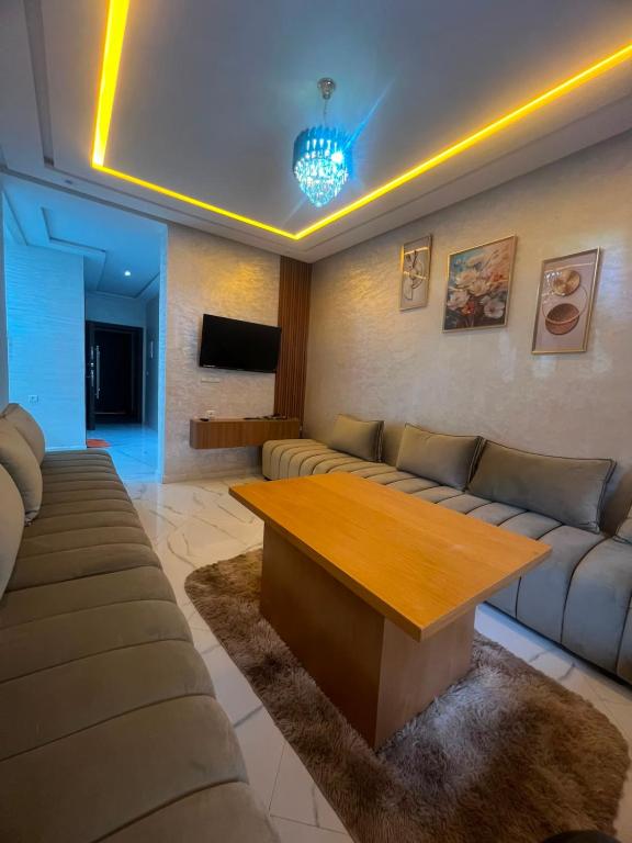 a living room with a couch and a table at relaxtime avec ascenceur in El Jadida