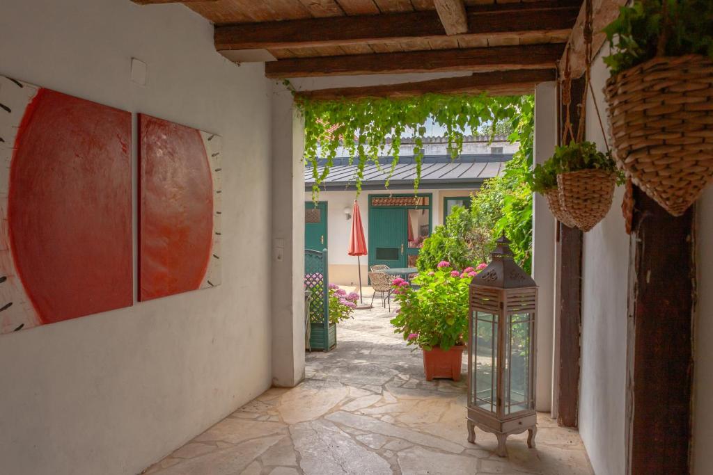 an alley with potted plants and a building at Atriumhof in Rust