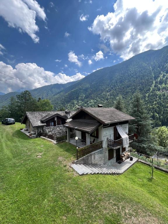 an aerial view of a house with mountains in the background at Anza Village - Ds Hüüsji 1 in Vanzone
