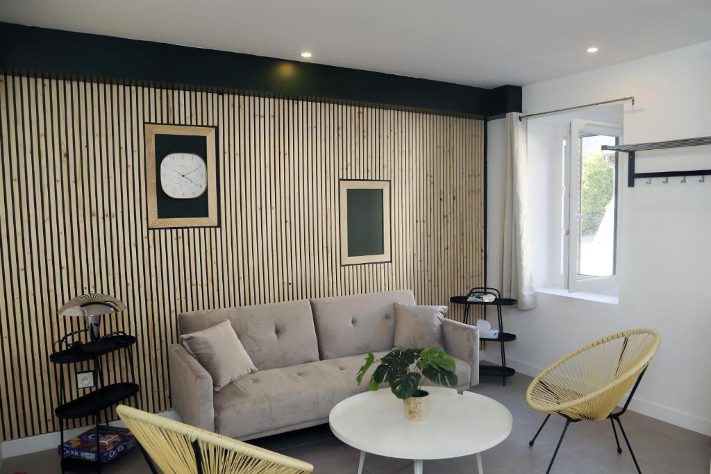 a living room with a couch and a table at Jolie T2, RDC, Proche du lac in Aix-les-Bains