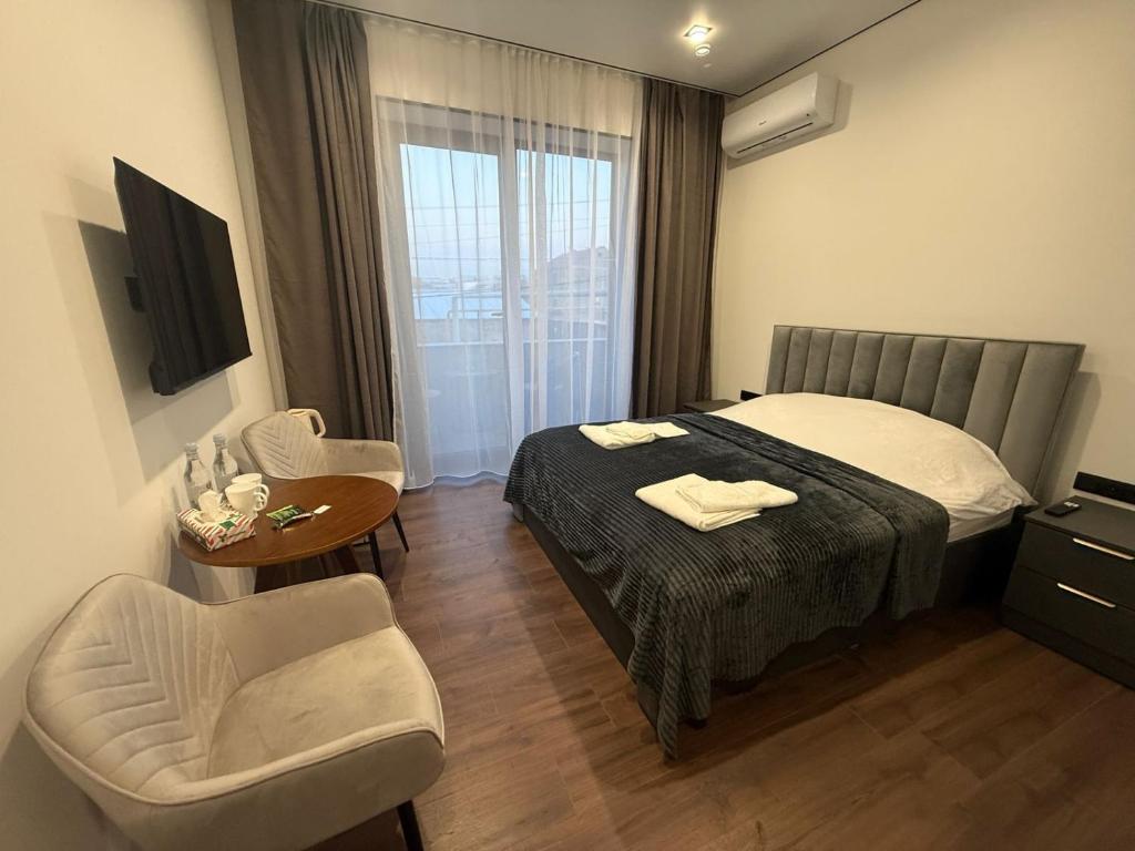 a bedroom with a bed and a table and chairs at Davos hotel and tours in Pʼarakʼar