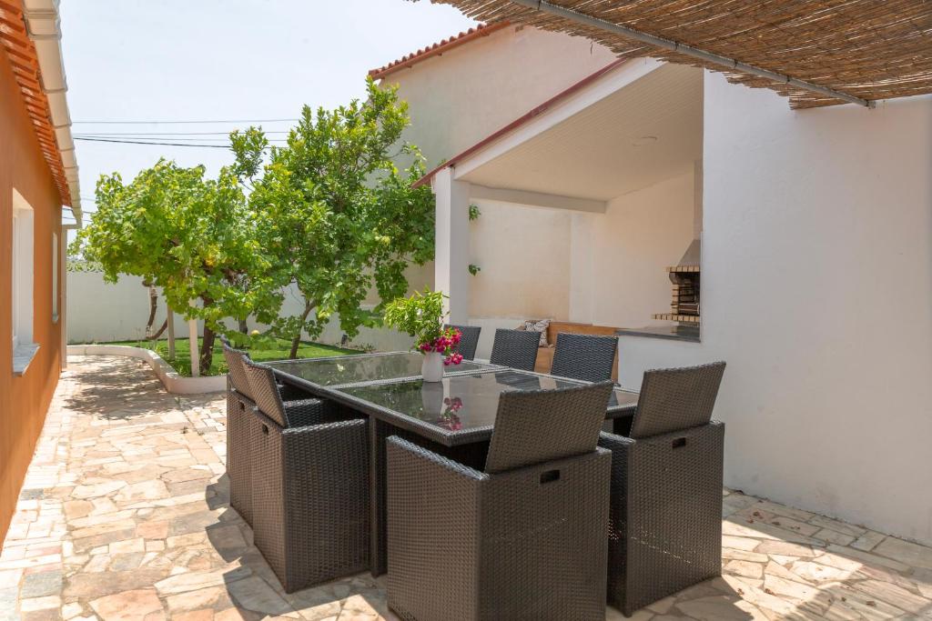 Family-Friendly Villa with Private Pool & Rooftop Oasis