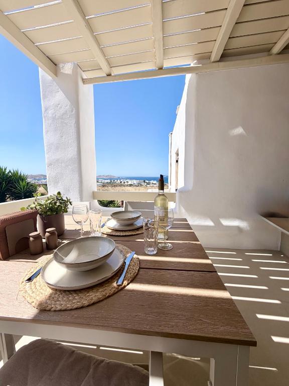 Nicolia Stays Sea View, Jacuzzi, Walk to Centre