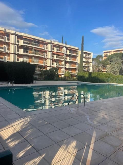 T3 climatisé avec piscine à Saint Raphaël