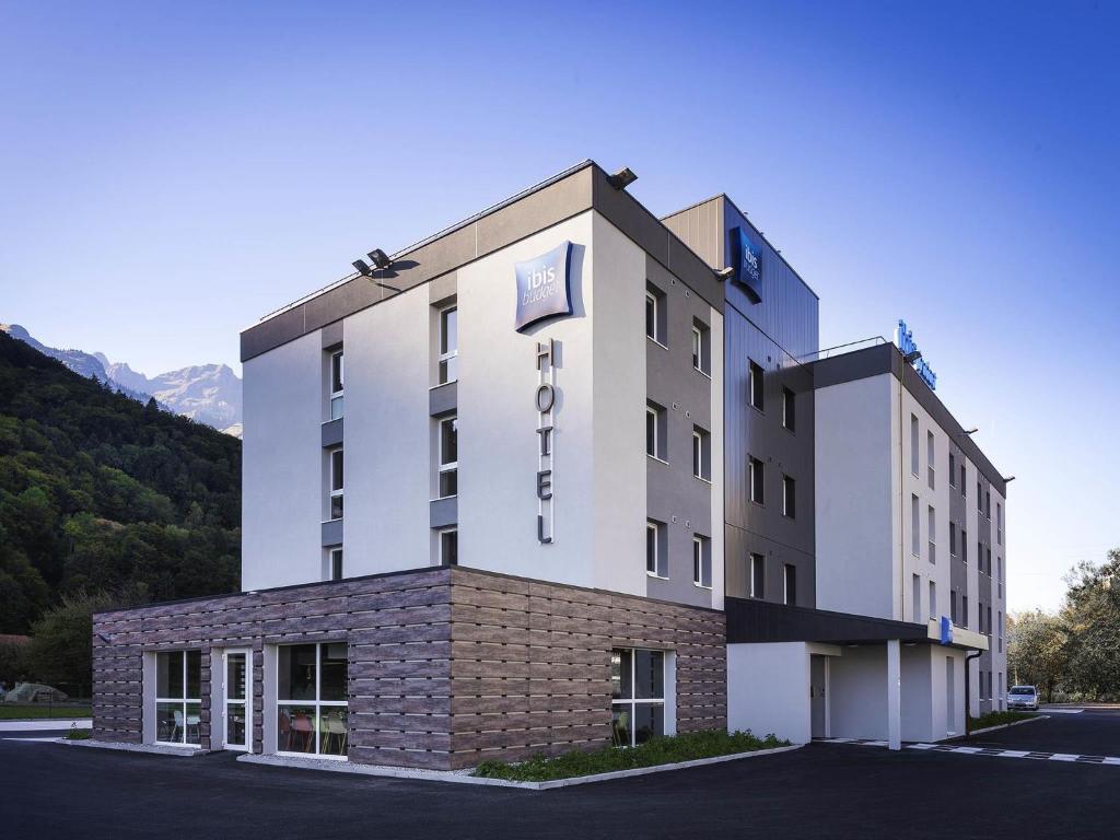 a building with a sign on the side of it at Ibis Budget Sallanches in Sallanches