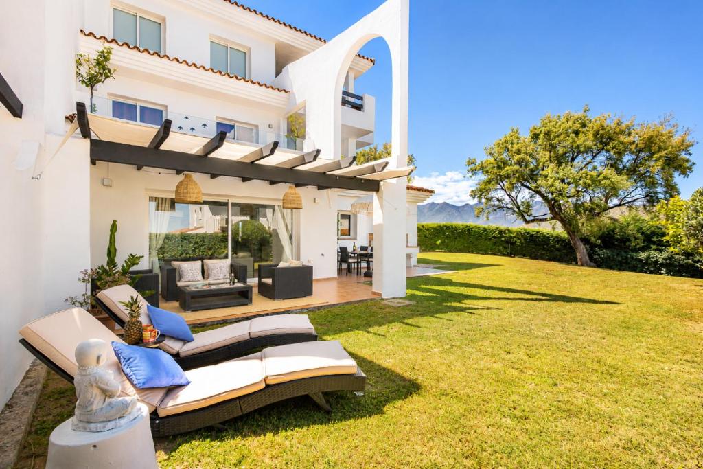 Mairena Residence Luxury Garden Retreat Marbella