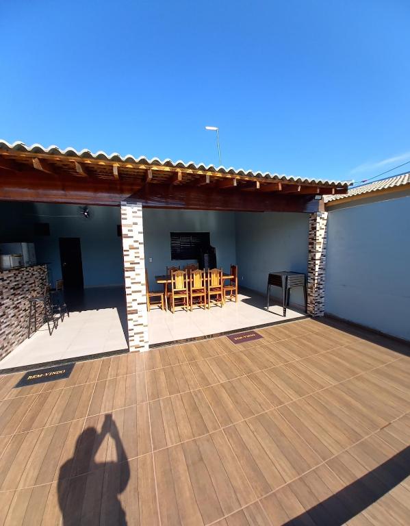 a shadow of a person standing on a patio at Refúgio Serenna in Bebedouro
