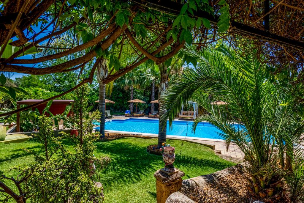 Emesh Boutique Suite