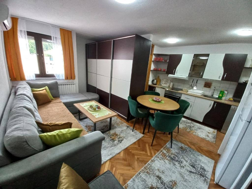 a living room with a couch and a table at Apartment Meri with garage in Velika Kladuša
