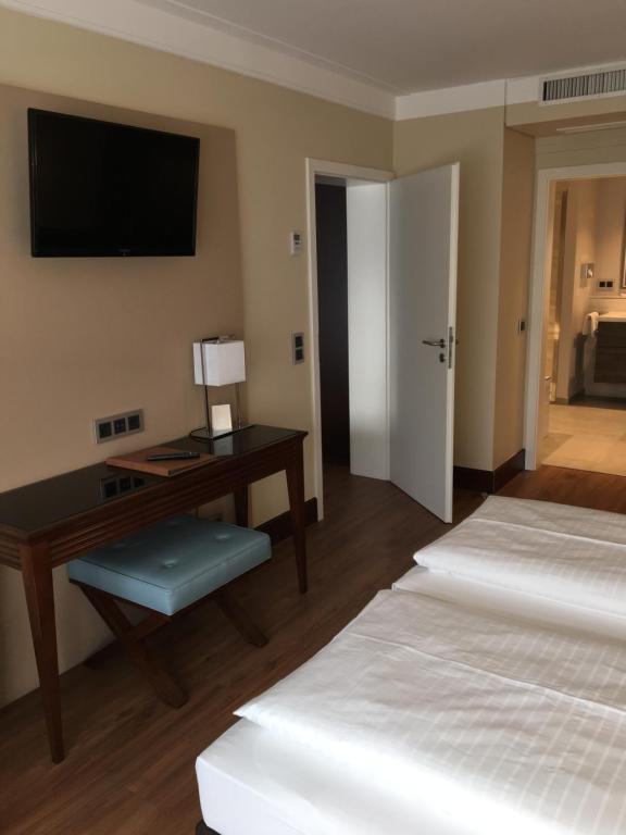 Postel nebo postele na pokoji v ubytování Dürer-Hotel