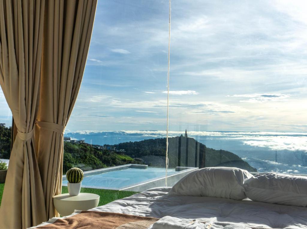 a bedroom with a bed and a view of a pool at รีทรีท ภูทับเบิก in Ban Maeo Thap Boek