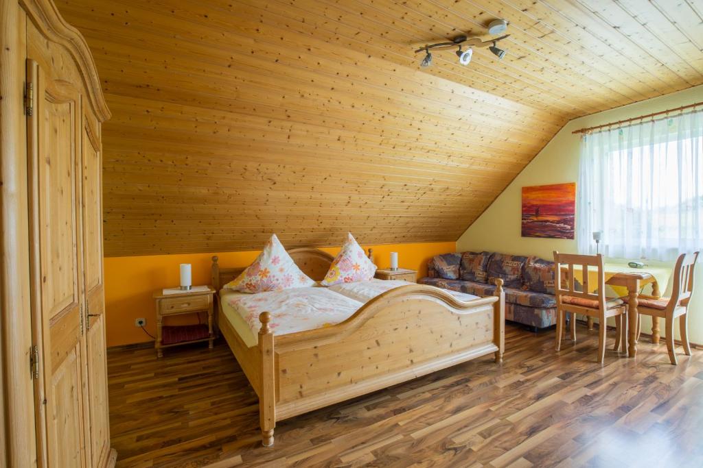 Postel nebo postele na pokoji v ubytování Gästehaus Moni Jäger