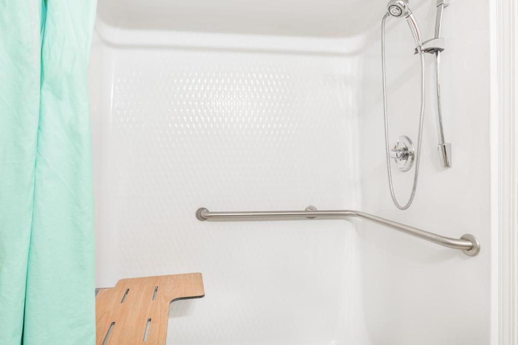 Baymont by Wyndham Cartersville - Suite - Disability Access/Non-Smoking