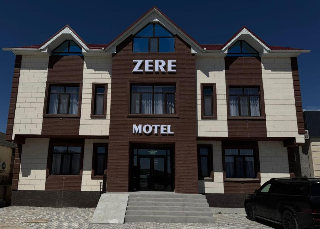 a building with a zerre motel at Zere Motel in Türkistan
