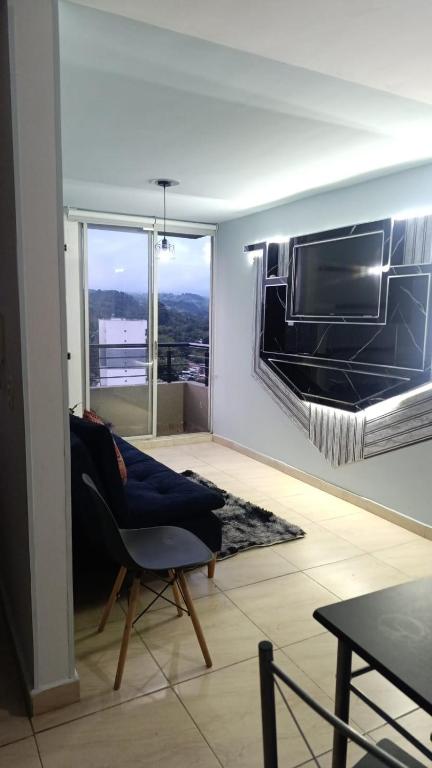 a living room with a couch and a tv at Bello apto en armenia 1306 in Armenia