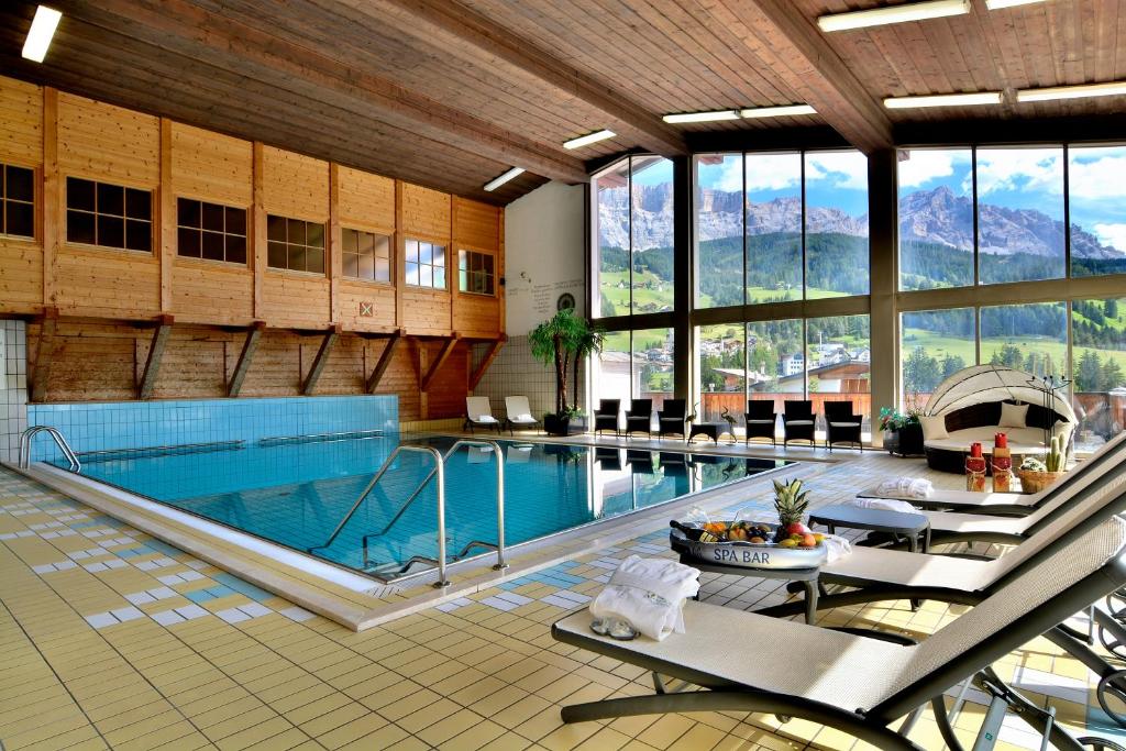 Bazén v ubytování Hotel Serena nebo v jeho okolí