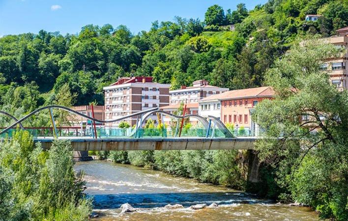 a bridge over a river in a city with buildings at CASA RAMI especial parejas in San Martín del Rey Aurelio