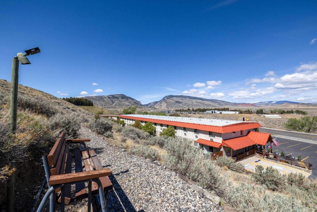 a train station in the middle of the desert at Super 8 by Wyndham Cody in Cody