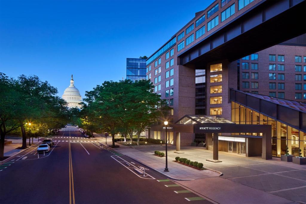 a view of a city street with the capitol building at Hyatt Regency Washington on Capitol Hill in Washington, D.C.