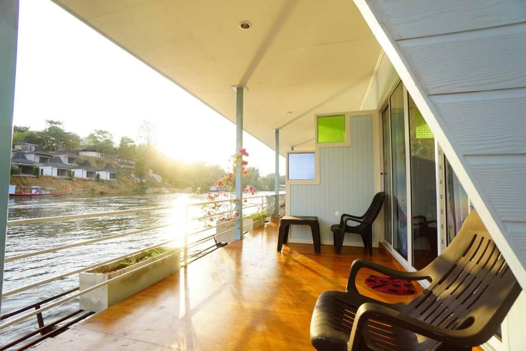 a porch of a house with a view of the water at แพ ณ จันทร์ in Sathani Nam Tok