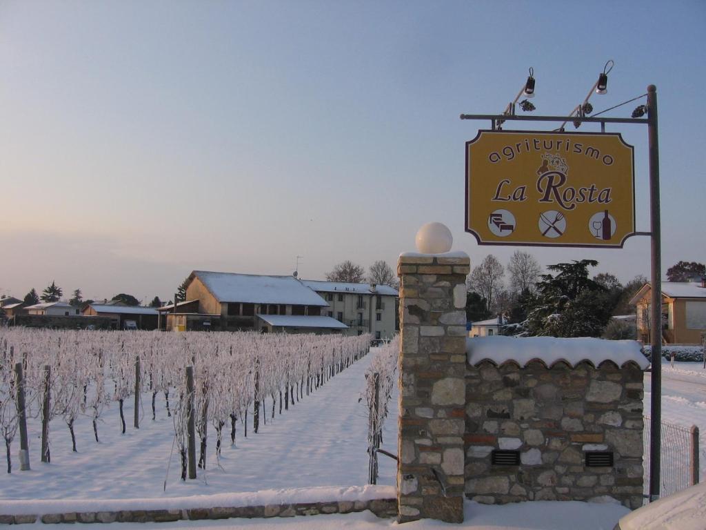 Obiekt Agriturismo La Rosta zimą