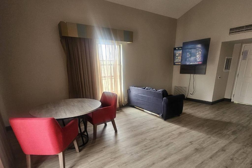 Ramada by Wyndham Westminster Denver - 1 King Bed, Deluxe 1-Bedroom Suite, Non-Smoking