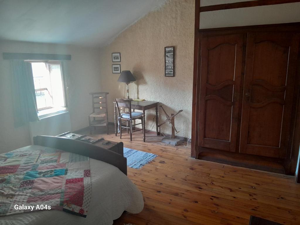 La Tour Richelieu - Classic Triple Room