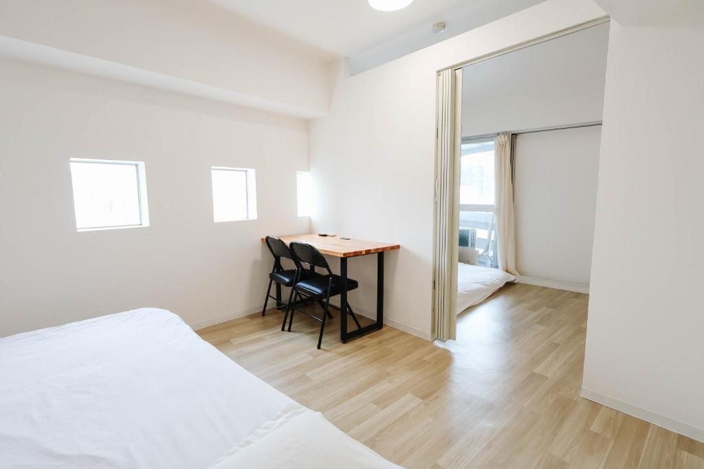 Shinjuku Kabuki Youth Hostel#New Sunshine Room#50 second walk from Higashi Shinjuku subway#Automatic locking door12BK2