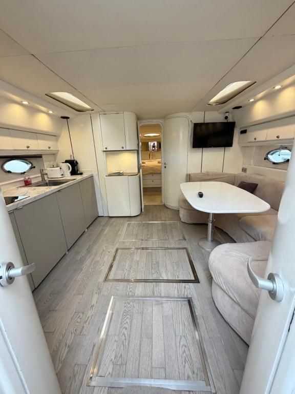 Yacht 17M Cannes Croisette Port Canto,3 Ch,clim,tv