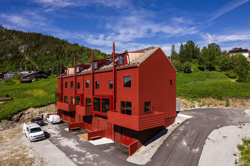 a red house with a car parked in front of it at Morgondoppet - Olen Funäsdalen in Funäsdalen
