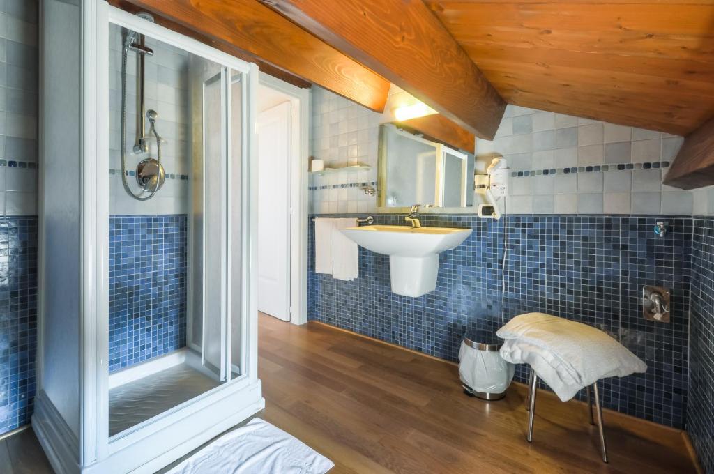 A bathroom at Quarté Sayàl